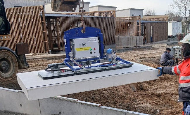 Palonnier à Ventouses autonome manutentionnant un élément de 1000kg