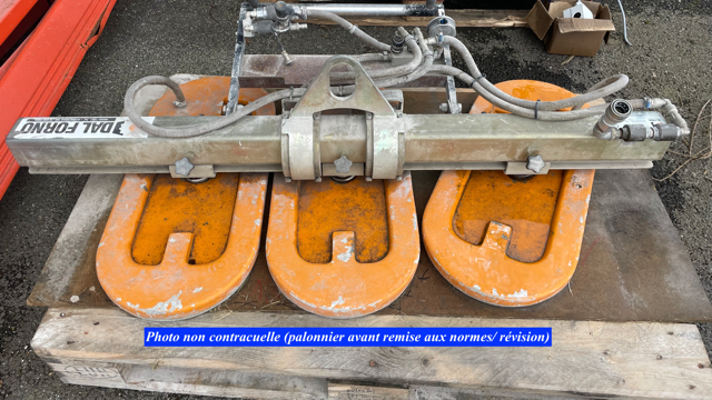 Palonnier à ventouse d'occasion 3 ventouses – basculement 90°

Palonnier à ventouse occasion équipé de 3 ventouses à joint mousse, adapté aux surfaces lisses et bouchardées.
Équipement révisé et remis aux normes, prêt à l’utilisation.

Ce palonnier permet la manutention sécurisée de pierre, béton ou panneaux et dispose d’un basculement mécanique à 90° pour faciliter les opérations de pose et de manipulation.

Il est également équipé d’une connexion pour pompe à vide externe, offrant une aspiration fiable po