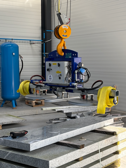 Détail des ventouses Ø510 mm et 660x160 mm du palonnier à ventouse LF1600 pour manutention de différents formats