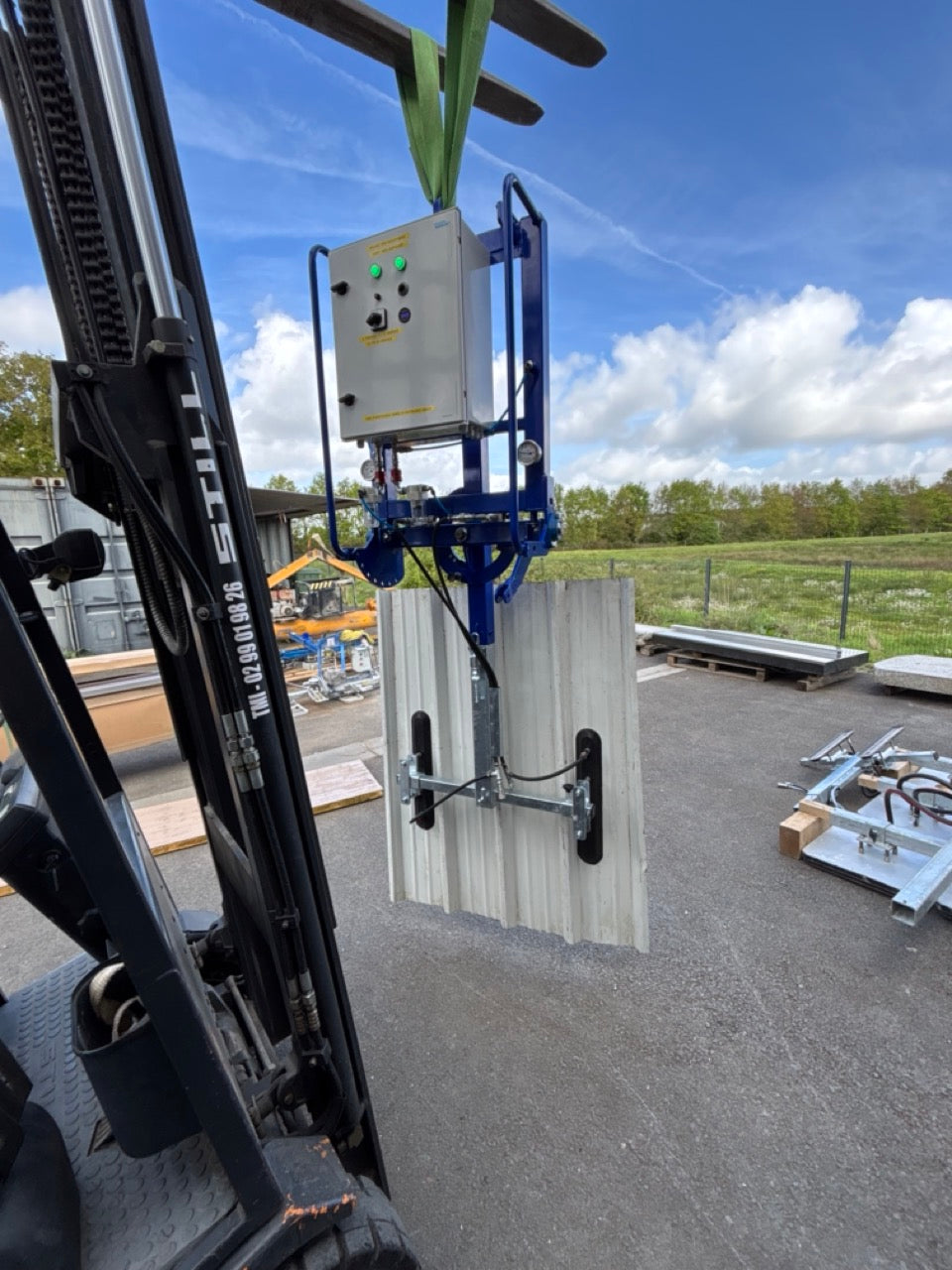 Palonnier à ventouses pour panneaux sandwichs avec double circuit de vide, alarme sonore et manomètres